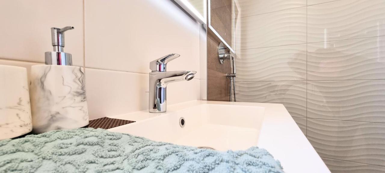 Home Andrea With Infinity Salty Pool Roč المظهر الخارجي الصورة